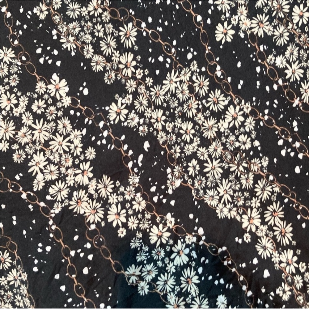 Victoria’s Secret daisy chain midi skirt medium - Picture 3 of 4